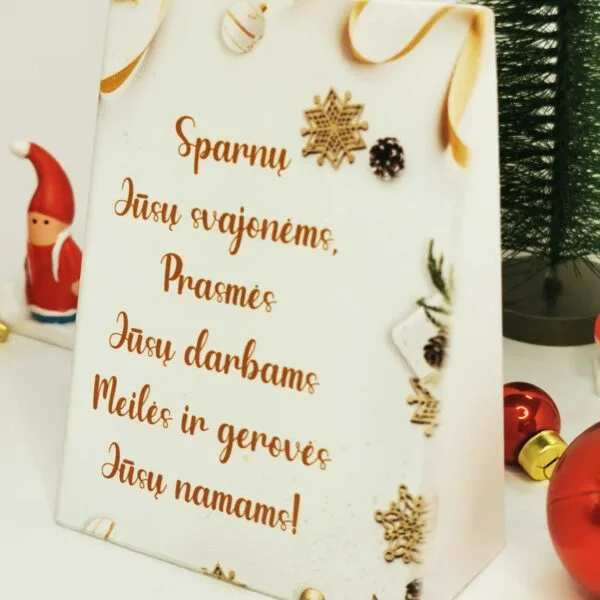 Rankų darbo žvakė trikampė Sparnų Jūsų svajonėms