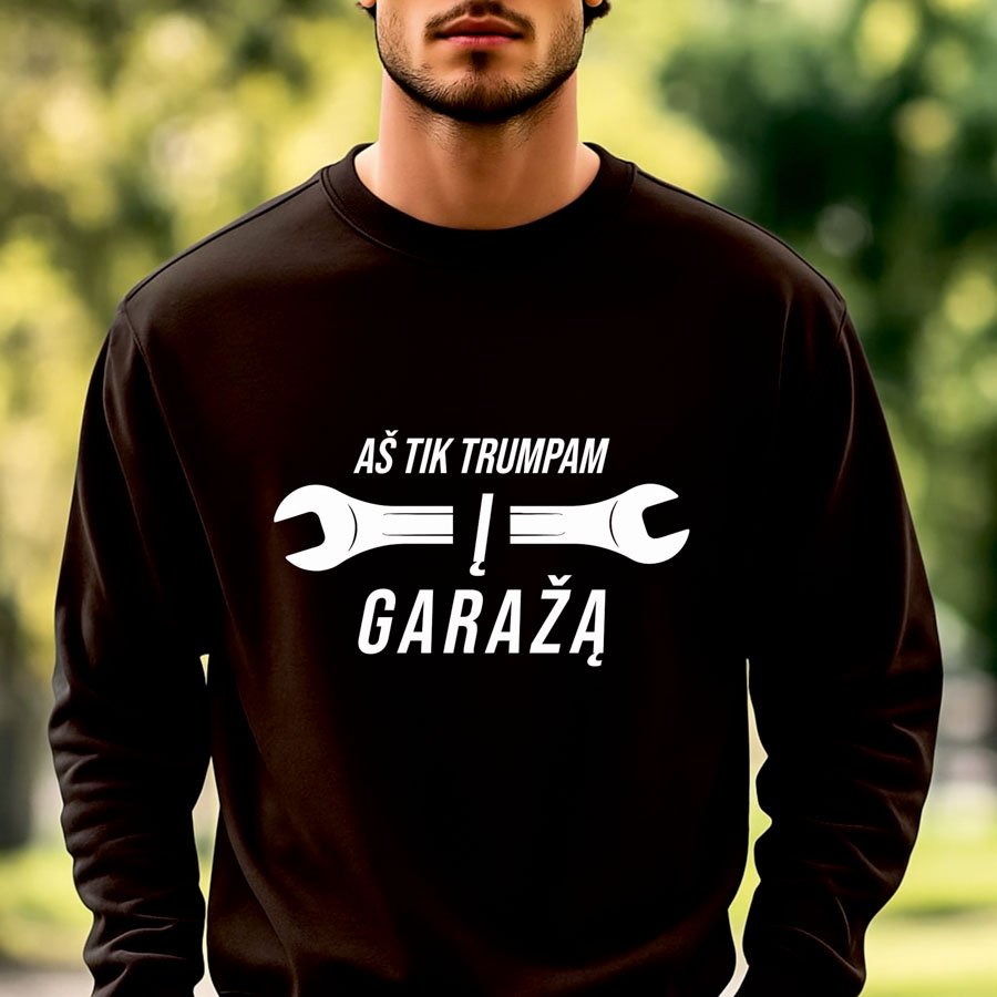 Juodos spalvos džemperis Aš trumpam į garažą raktas baltas